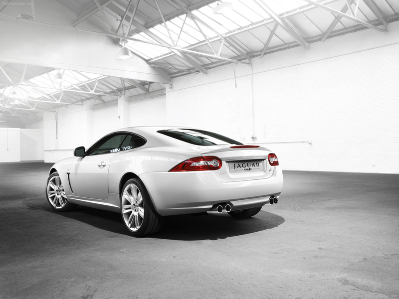 Illustration for article titled 2010 Jaguar XKR: 510 HP Pussycat Kills Even Faster